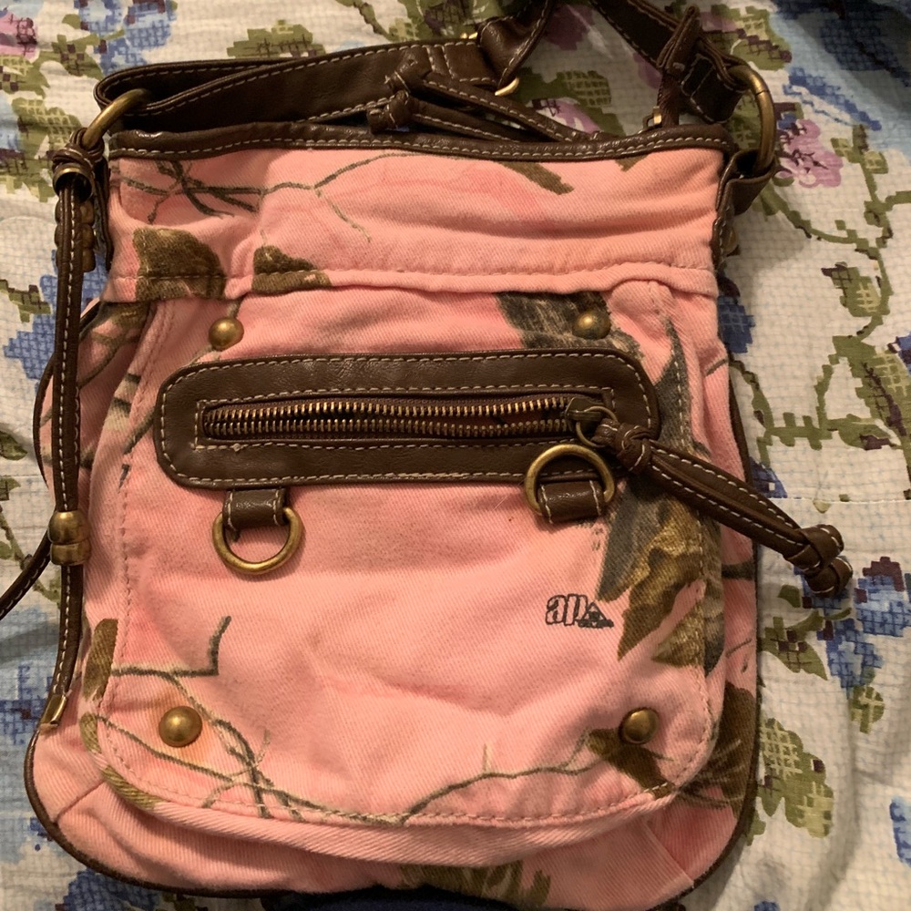 Cross body camo pink purse